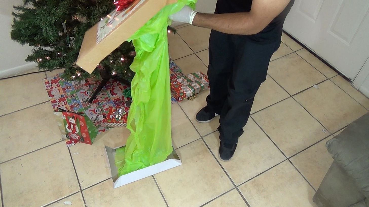 10 Super Evil Christmas Gift Pranks You Can Do This Holiday Season! «  Practical Jokes & Pranks :: WonderHowTo